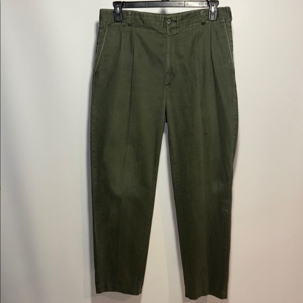 Versatile Green Chinos with Classic Straight-Leg